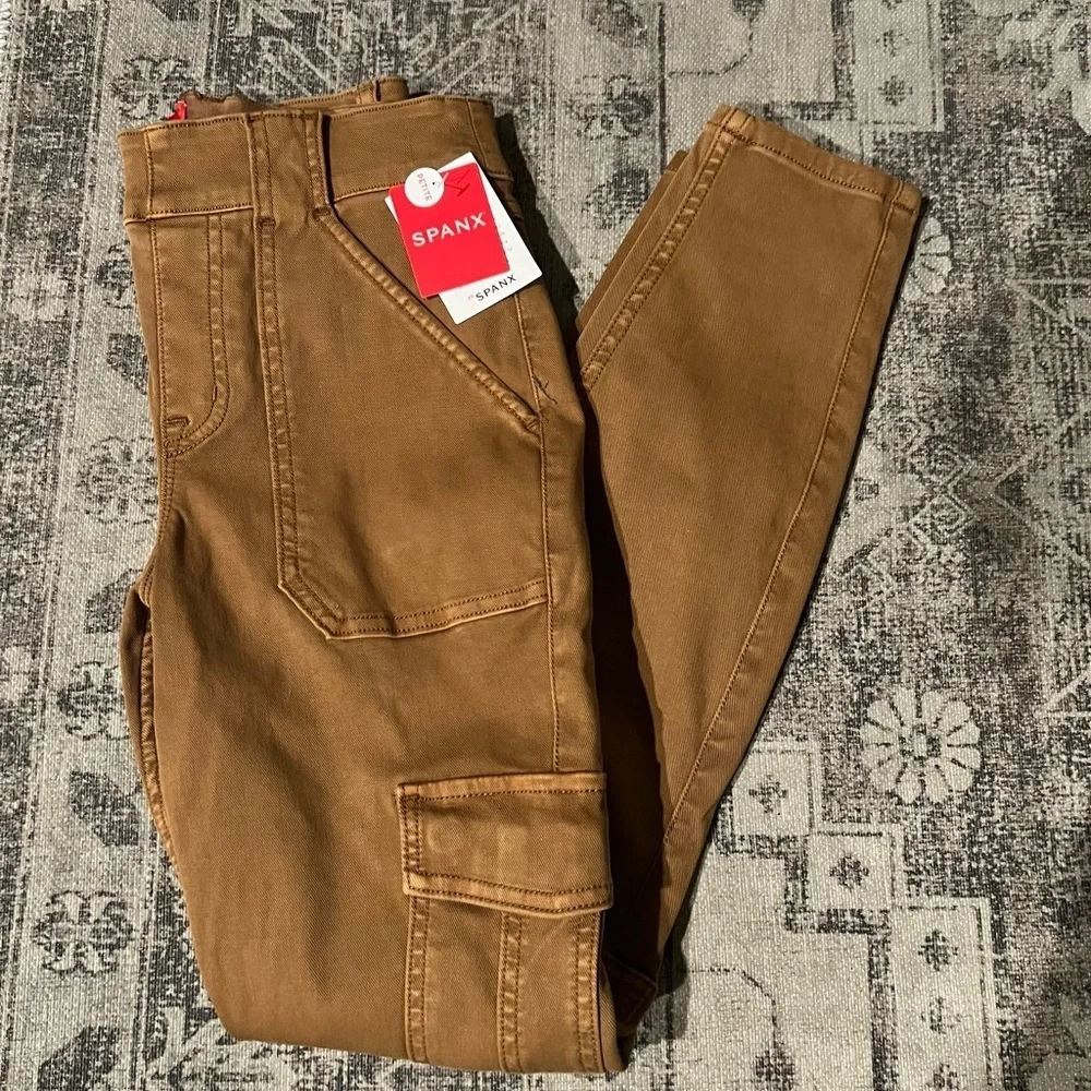 Spanx Stretch Twill Ankle Cargo Pants, Honey Glow, size Small Petite, NWT